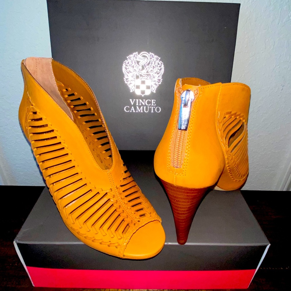 NEW Vince Camuto booties size 10